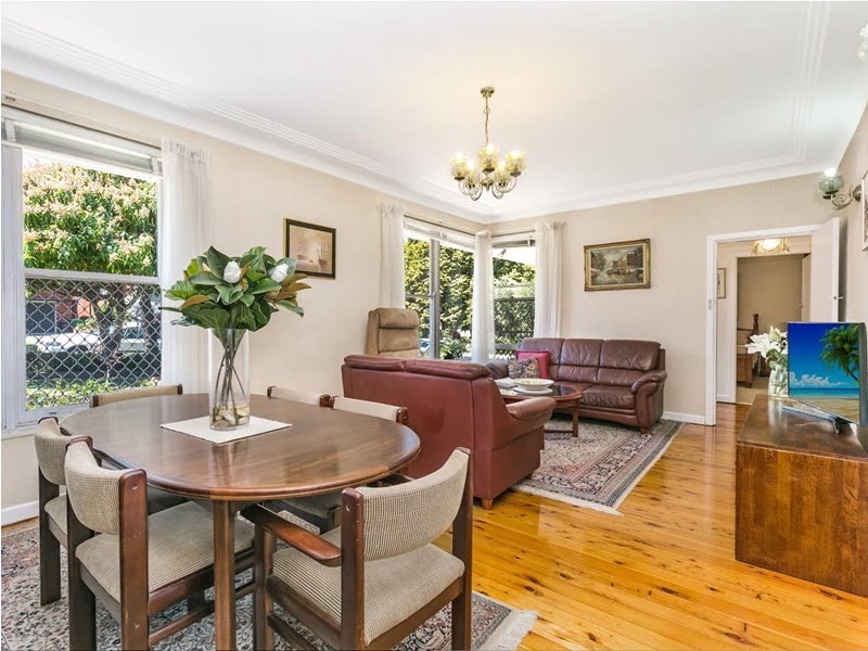8 RAINBOW CRESCENT, Kingsgrove NSW 2208
