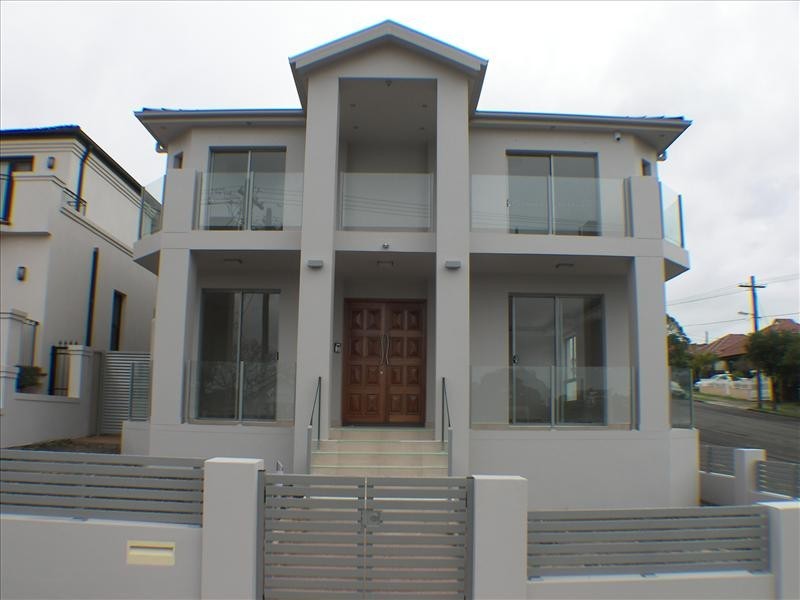 34 KIMBERLEY RD, Hurstville NSW 2220