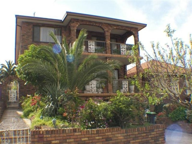 4 KIMBERLEY RD, Hurstville NSW 2220