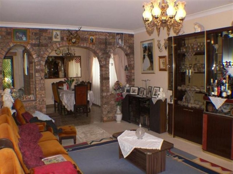 4 KIMBERLEY RD, Hurstville NSW 2220