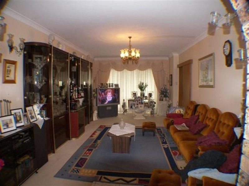 4 KIMBERLEY RD, Hurstville NSW 2220