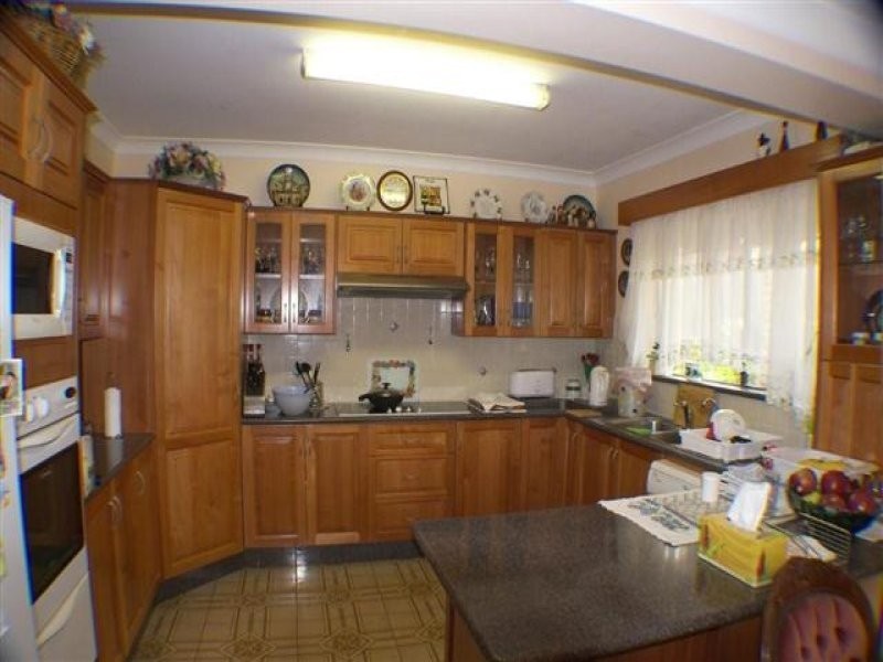 4 KIMBERLEY RD, Hurstville NSW 2220