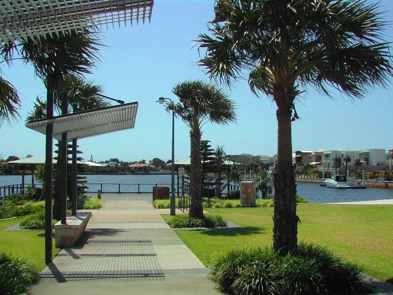 65/2 Grand Parade, Kawana Island QLD 4575