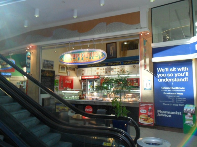 2/2 Victoria Ave, Broadbeach QLD 4218