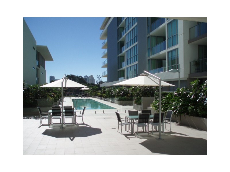 33 T E Peters Drive, Broadbeach QLD 4218