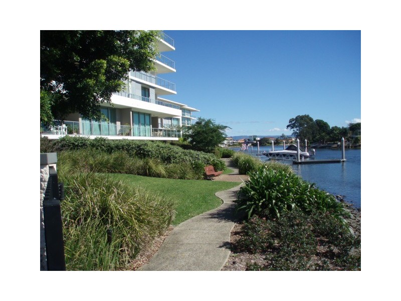33 T E Peters Drive, Broadbeach QLD 4218