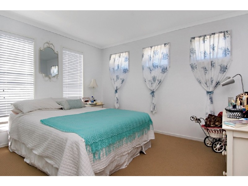 2 Komodo Court, Kawana Island QLD 4575