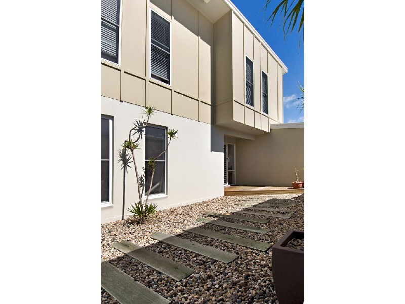 2 Komodo Court, Kawana Island QLD 4575