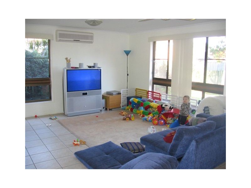 Warana QLD 4575