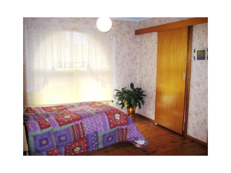 37 Burns Road, Picnic Point NSW 2213