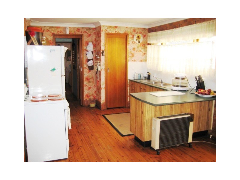 37 Burns Road, Picnic Point NSW 2213