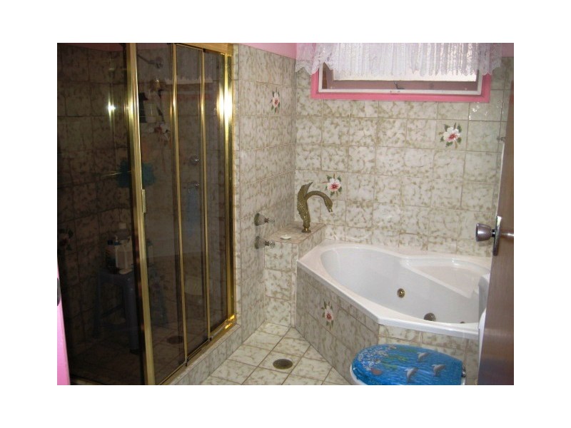 37 Burns Road, Picnic Point NSW 2213