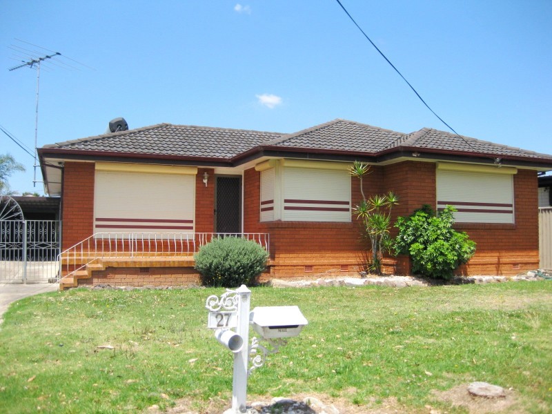 27 Fromelles Ave, Milperra NSW 2214