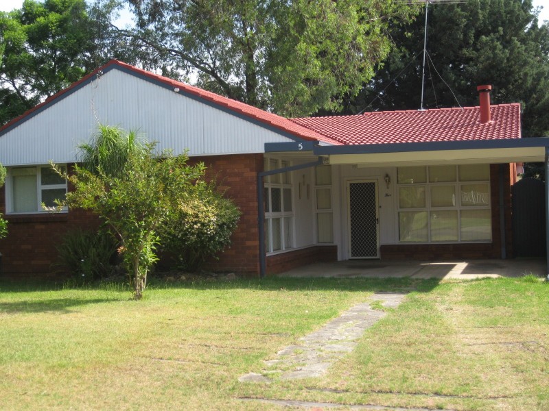 5 Ogilvie Street, East Hills NSW 2213