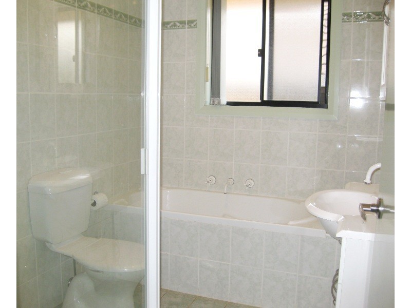 2/37 Ramsay Road, Picnic Point NSW 2213