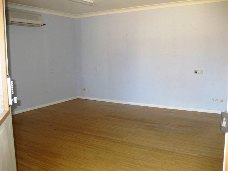 33 Armentieres Avenue, Milperra NSW 2214