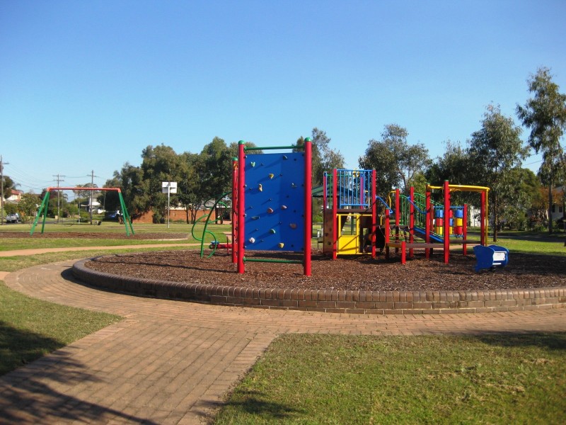 33 Armentieres Avenue, Milperra NSW 2214