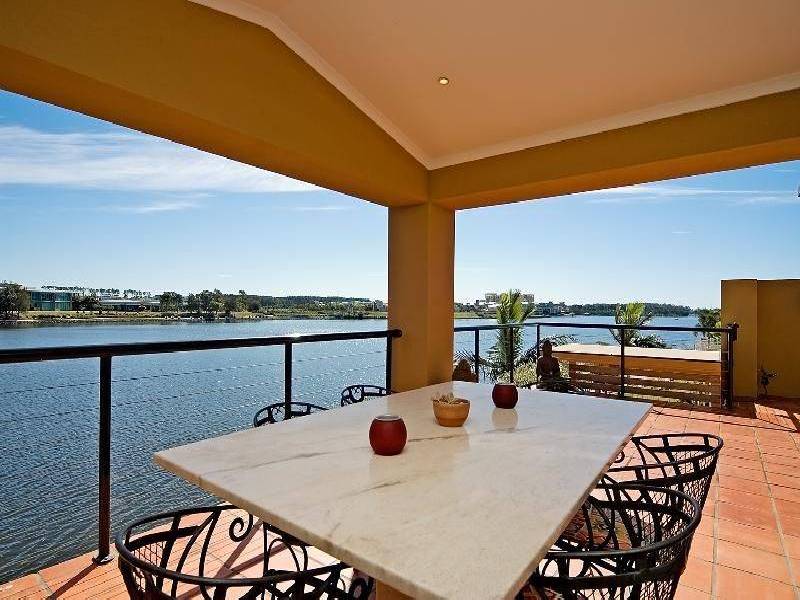 1 Cornell Court, Varsity Lakes QLD 4227