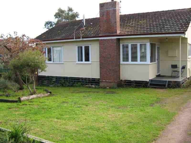 8 Cowley Street, Boyup Brook WA 6244