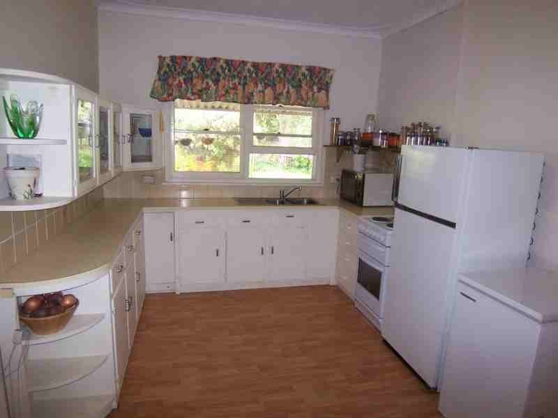 10 Robinson Avenue, Boyup Brook WA 6244