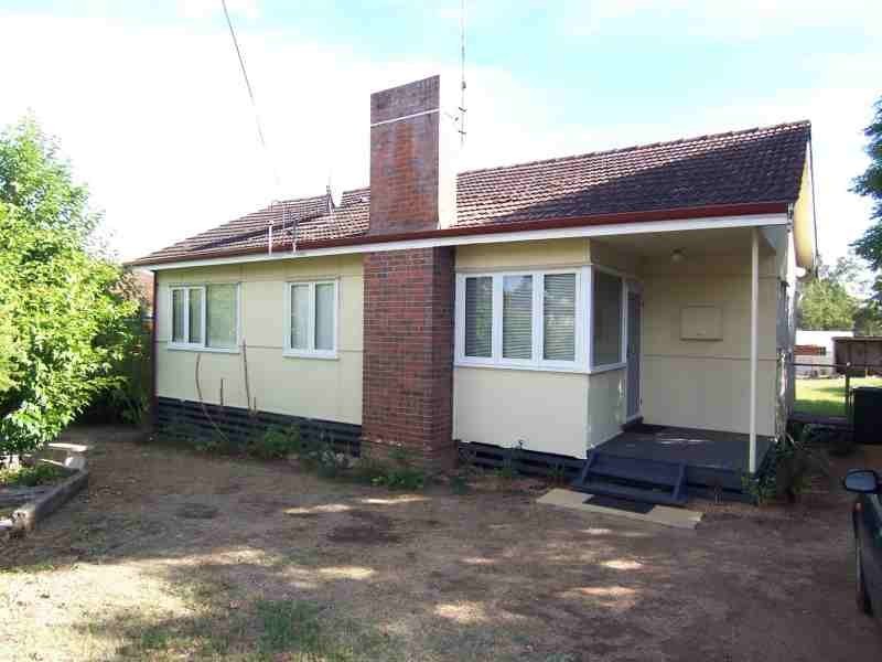 8 Cowley Street, Boyup Brook WA 6244