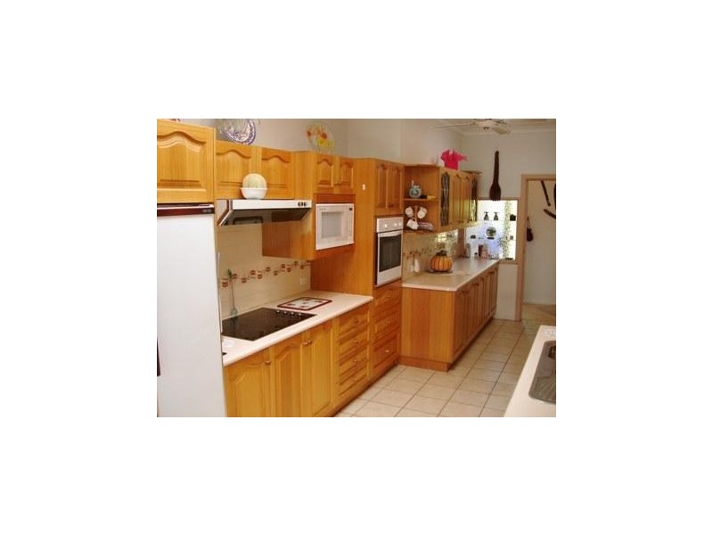 33 Oak Road, Kirrawee NSW 2232