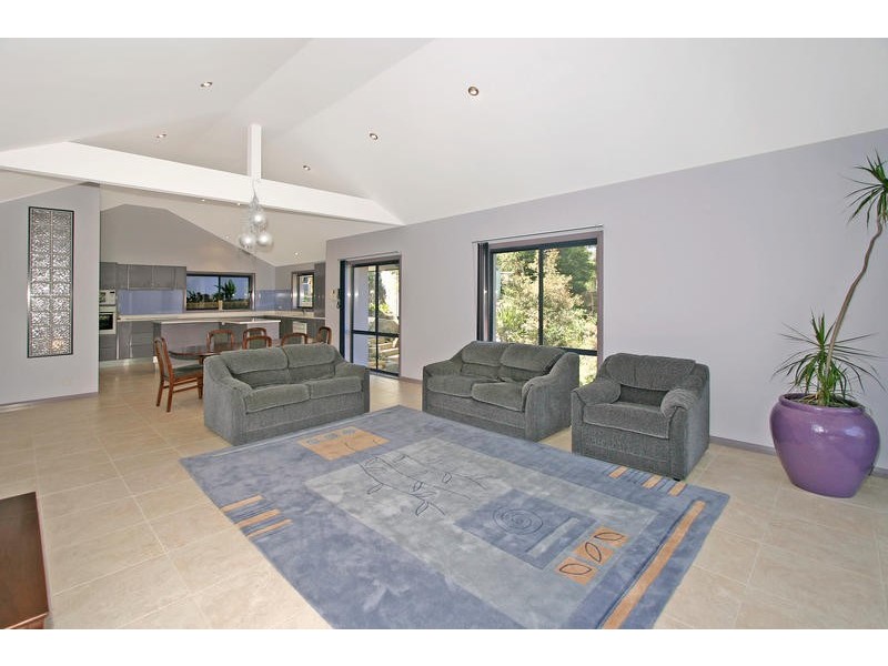 11 Serpentine Rd, Gymea Bay NSW 2227
