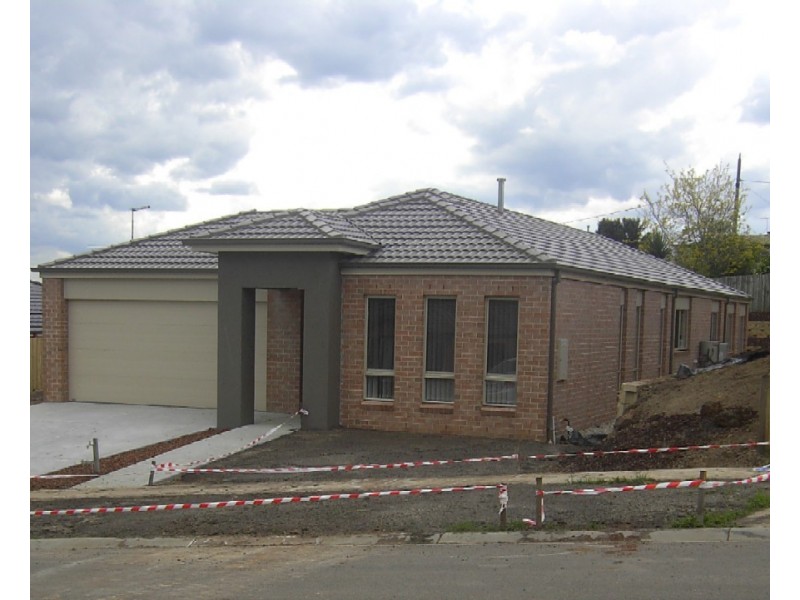 34 CLAUDIA CRESCENT, Drouin VIC 3818