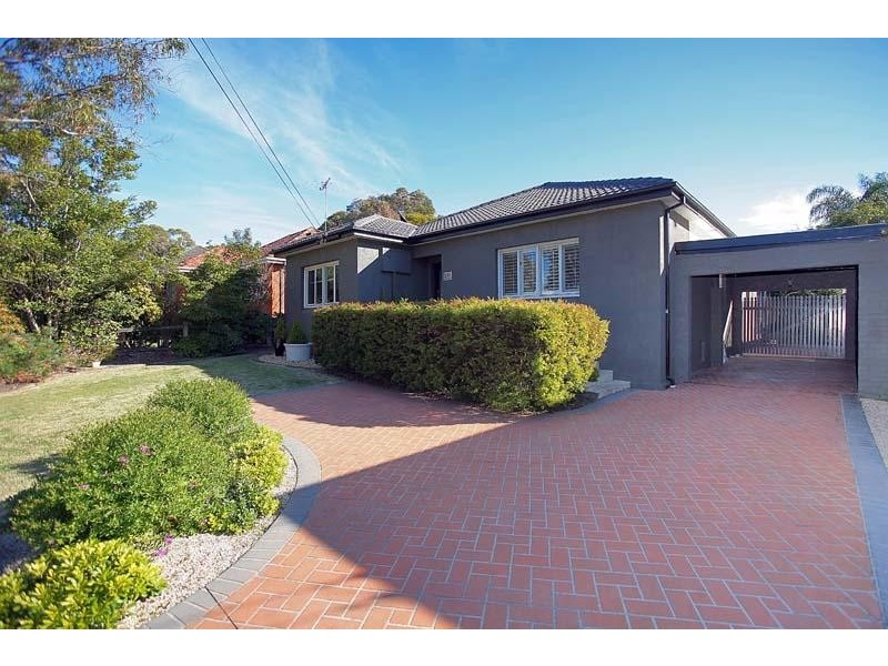 211 Oak Road, Kirrawee NSW 2232