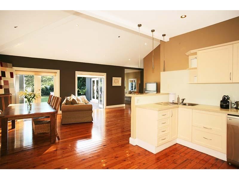 211 Oak Road, Kirrawee NSW 2232