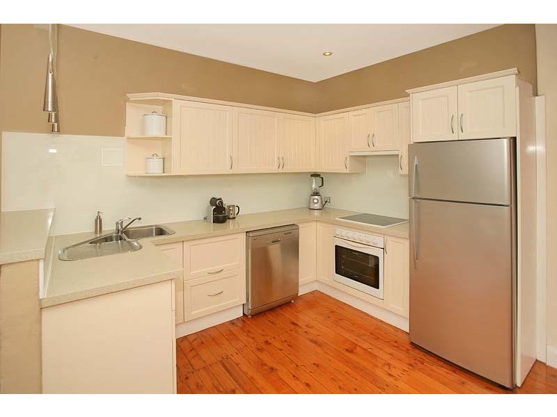 211 Oak Road, Kirrawee NSW 2232