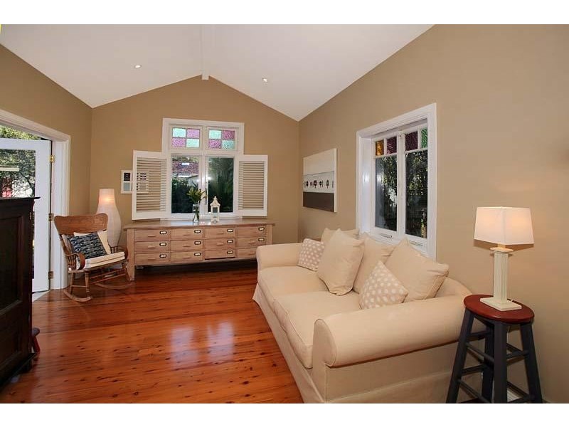 211 Oak Road, Kirrawee NSW 2232