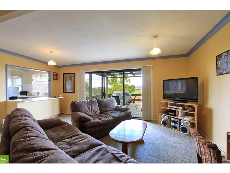 60 Edgeworth Avenue, Kanahooka NSW 2530