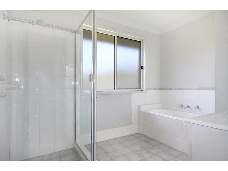 33 Chinchilla Way, Albion Park NSW 2527