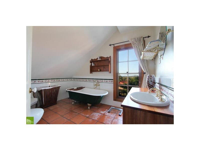 4 Borrowdale Close, Albion Park NSW 2527