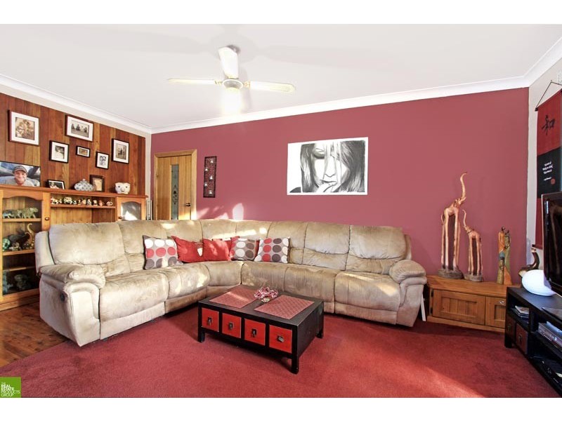 10 Joan Avenue, Warilla NSW 2528