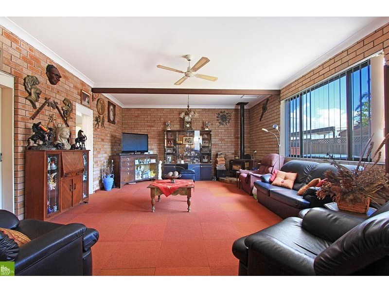 33 Veronica Street, Warilla NSW 2528