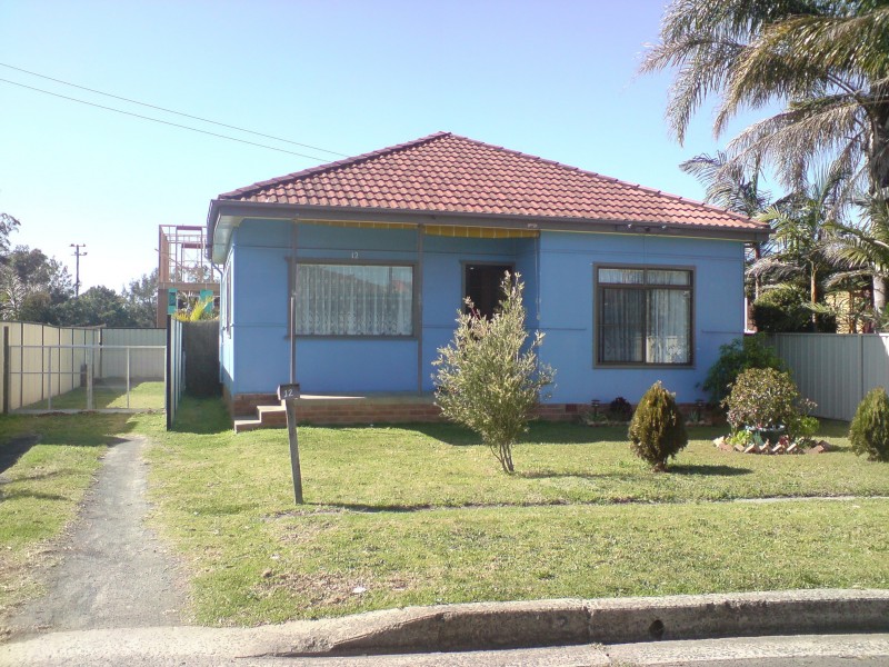12 Joan Avenue, Warilla NSW 2528
