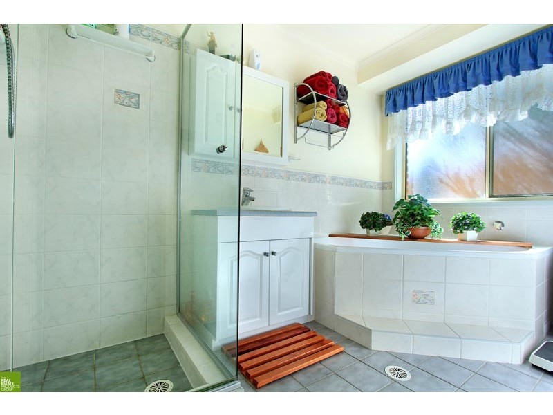 3 Osprey Place, Albion Park Rail NSW 2527