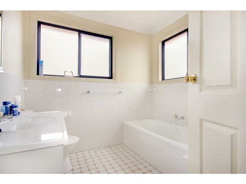 1/8 Wallis Close, Flinders NSW 2529