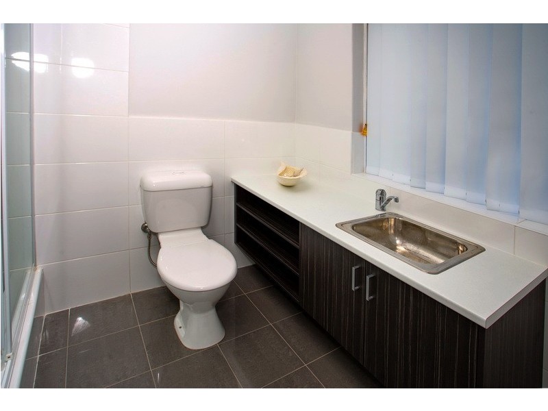 284 Northcliffe Drive, Lake Heights NSW 2502