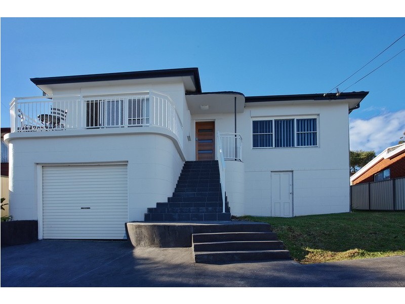 284 Northcliffe Drive, Lake Heights NSW 2502