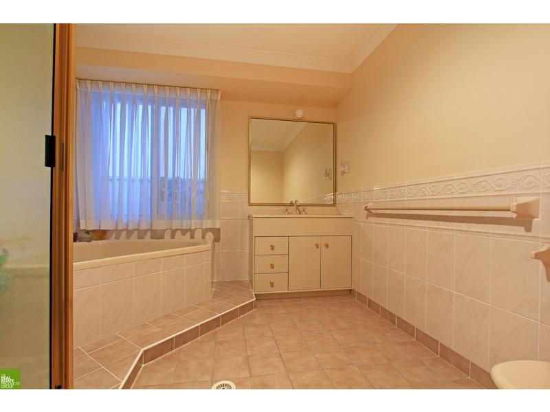 38 Peterborough Avenue, Lake Illawarra NSW 2528