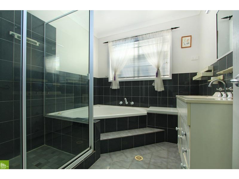 2 Freeman Parade, Mount Warrigal NSW 2528