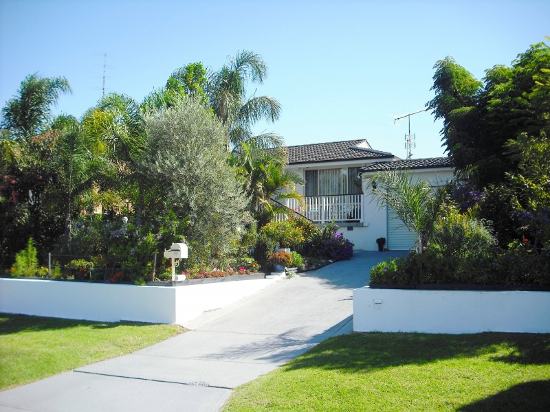 18 Philips Crescent, Barrack Heights NSW 2528