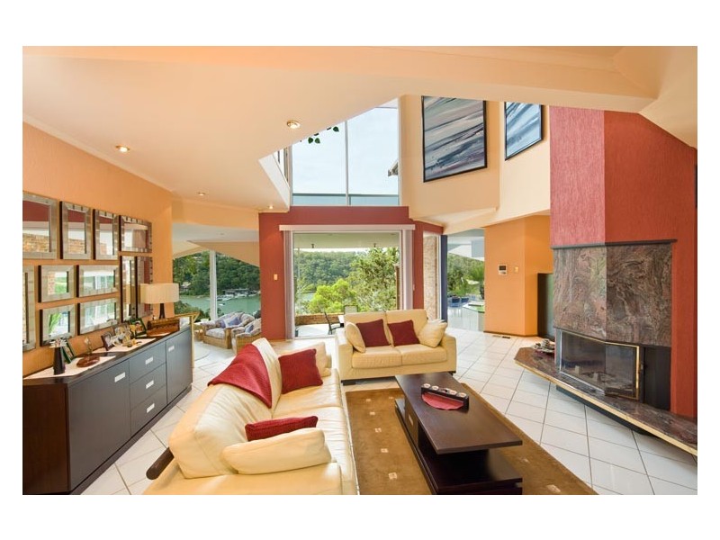 21 Thompson Avenue, Illawong NSW 2234