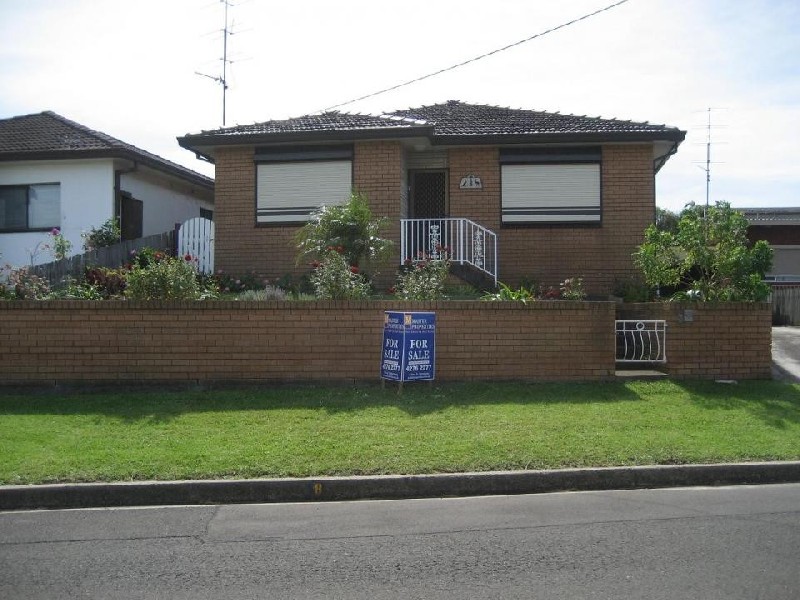 8 First Avenue North, Warrawong NSW 2502