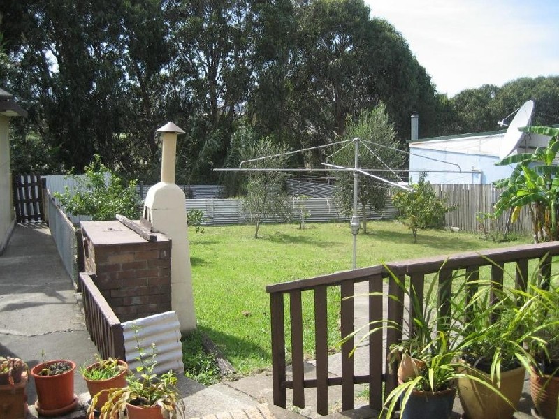 8 First Avenue North, Warrawong NSW 2502