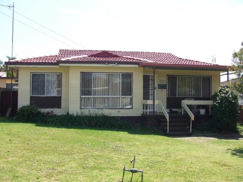 6 Carabeen Crescent, Barrack Heights NSW 2528