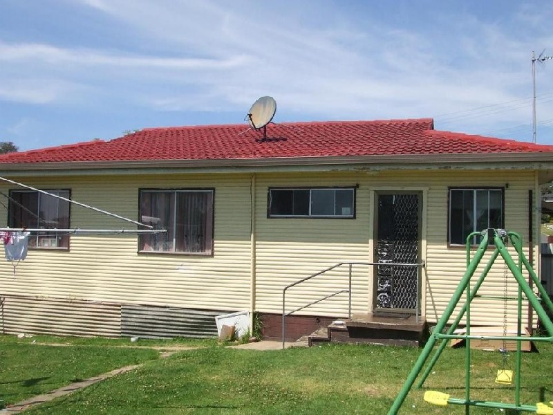 6 Carabeen Crescent, Barrack Heights NSW 2528